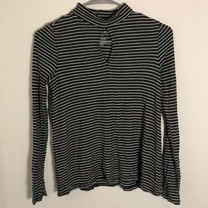 AE Charcoal grey key hole tee